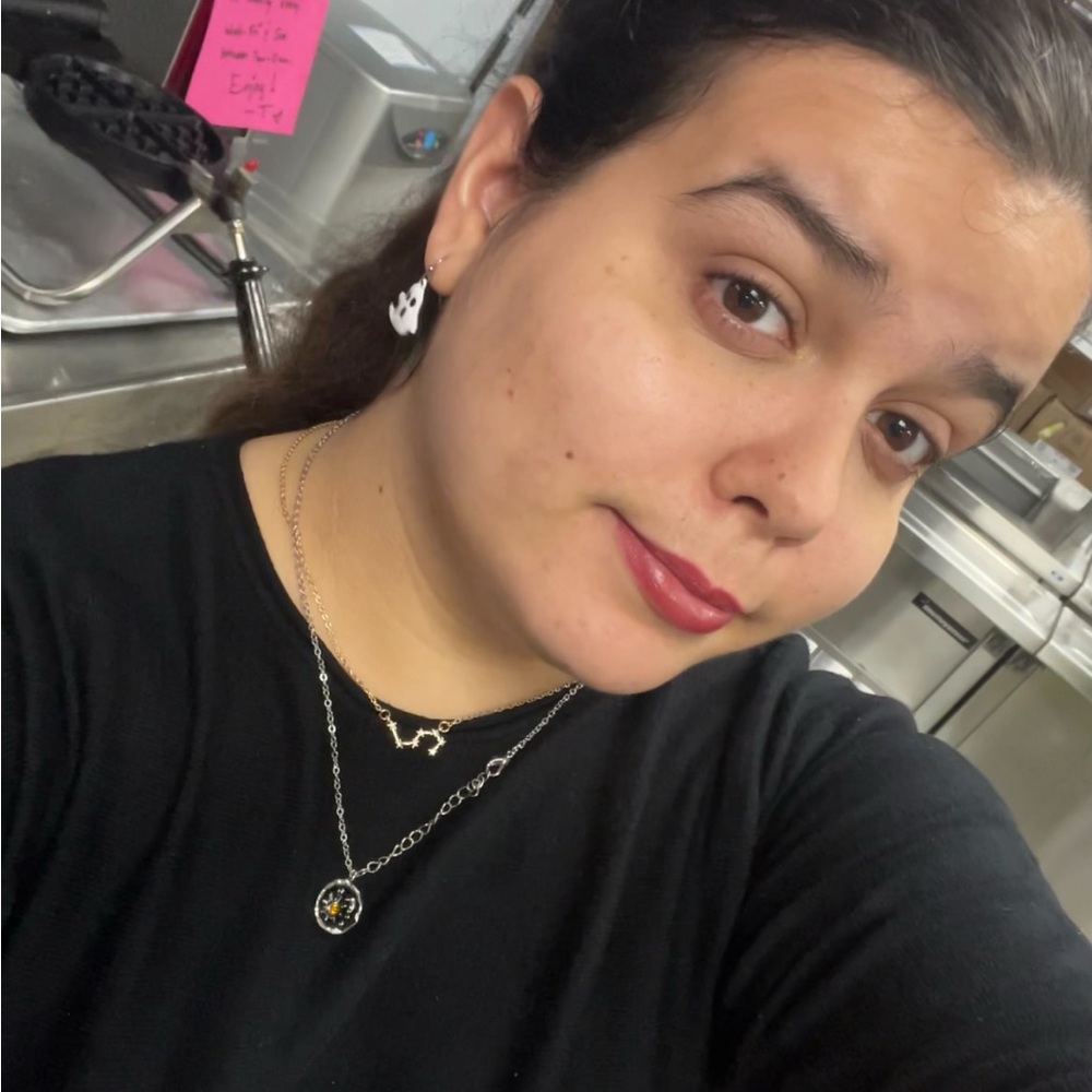 Meet your Posher, Adrianna